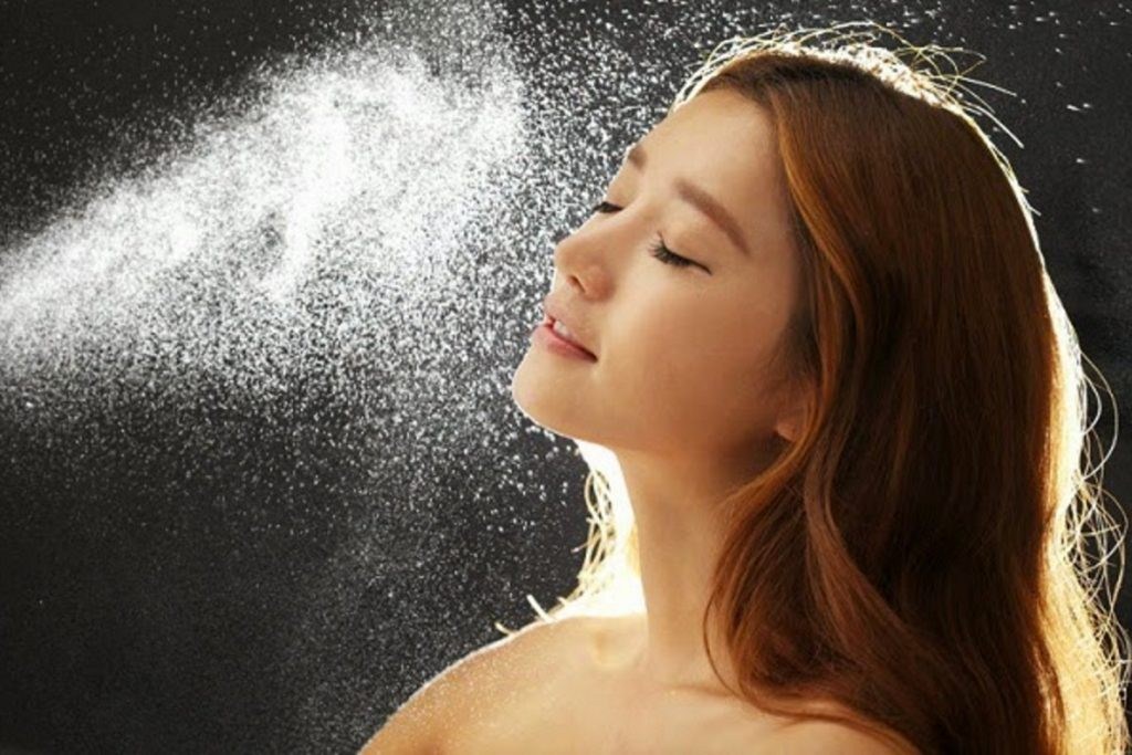 Spray toner mist on your skin